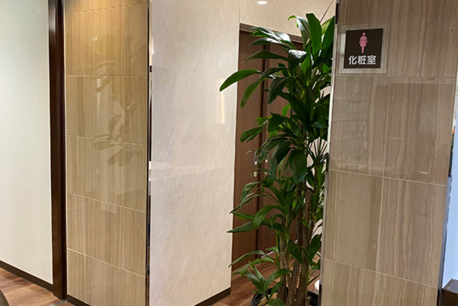 女性用化粧室